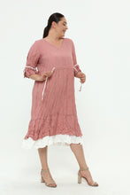 Load image into Gallery viewer, Kleid mit Crash/ Crinkle Effekt in Altrosa von Mädchenglück