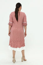 Load image into Gallery viewer, Kleid mit Crash/ Crinkle Effekt in Altrosa von Mädchenglück