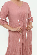 Load image into Gallery viewer, Kleid mit Crash/ Crinkle Effekt in Altrosa von Mädchenglück