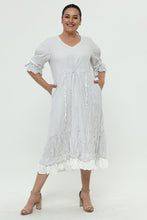 Load image into Gallery viewer, Kleid Crash/ Crinkle Effekt in grau von Mädchenglück