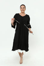 Load image into Gallery viewer, Kleid mit Crash/ Crinkle Effekt in Schwarz von Mädchenglück