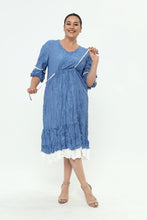 Load image into Gallery viewer, Kleid in Crash/ Crinkle Optik von Mädchenglück in blau bis Größe 58