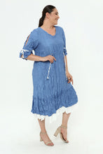 Load image into Gallery viewer, Kleid in Crash/ Crinkle Optik von Mädchenglück in blau bis Größe 58