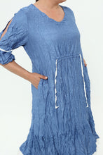 Load image into Gallery viewer, Kleid in Crash/ Crinkle Optik von Mädchenglück in blau bis Größe 58