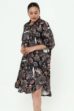Load image into Gallery viewer, Viskose Jaquard Volants Kleid/ Tunika 3026 in Schwarz/ bunt von Mädchenglück