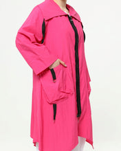 Load image into Gallery viewer, Sommer Trenchcoat in pink von unserem Label Mädchenglück bis Größe 58