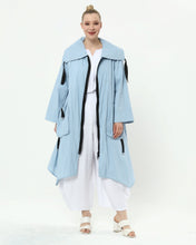 Load image into Gallery viewer, Sommer Trenchcoat Eisblau von unserem Label Mädchenglück bis Größe 58