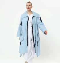 Load image into Gallery viewer, Sommer Trenchcoat Eisblau von unserem Label Mädchenglück bis Größe 58