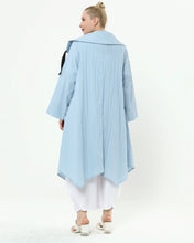 Load image into Gallery viewer, Sommer Trenchcoat Eisblau von unserem Label Mädchenglück bis Größe 58