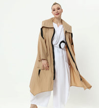 Load image into Gallery viewer, Trenchcoat in Erdfarben von unserem Label Mädchenglück