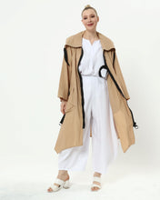 Load image into Gallery viewer, Trenchcoat in Erdfarben von unserem Label Mädchenglück