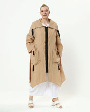 Load image into Gallery viewer, Trenchcoat in Erdfarben von unserem Label Mädchenglück