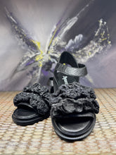 Lade das Bild in den Galerie-Viewer, Papucei Sandale Kira Black