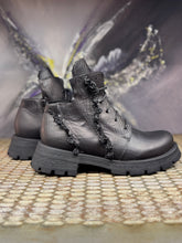 Load image into Gallery viewer, Papucei Stiefelette Strider black mit Reißverschluss