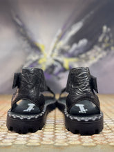 Lade das Bild in den Galerie-Viewer, Papucei Sandale Moonie Black