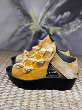 Load image into Gallery viewer, Papucei Sandale Aspen Yellow