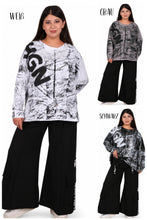 Lade das Bild in den Galerie-Viewer, Oversize-Shirt im Graffiti-Look mit Netz-Details & Kordelzug – B-ONE Fashion
