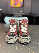 Load image into Gallery viewer, Rebecca White Sneaker Glitter Leo Black/Red