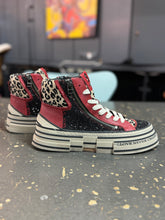 Load image into Gallery viewer, Rebecca White Sneaker Glitter Leo Black/Red