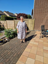 Lade das Bild in den Galerie-Viewer, Kleid Daniela von Mädchenglück in 3 Farben und 6 Größen bis Gr 60