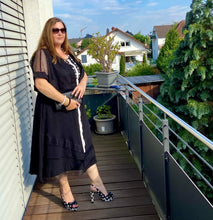 Lade das Bild in den Galerie-Viewer, Kleid "Tanja" von Mädchenglück mit Netzjacke in Schwarz