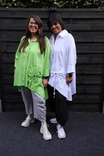 Load image into Gallery viewer, Asymmetrische Bluse von CN-G in 3 Farben bis Größe 58