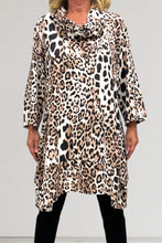 Lade das Bild in den Galerie-Viewer, Vincenzo Allocca Tunika mit Leo Print und Schal