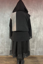 Load image into Gallery viewer, Mädchenglück exklusive Kurzweste gefüttert in Grau Schwarz Gr 40 bis 46