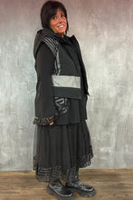 Load image into Gallery viewer, Mädchenglück exklusive Kurzweste gefüttert in Grau Schwarz Gr 40 bis 46