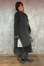 Load image into Gallery viewer, Mädchenglück exklusive Longweste Grau Schwarz Gr 40 bis 62