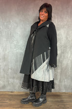 Load image into Gallery viewer, Mädchenglück exklusive Longweste Grau Schwarz Gr 40 bis 62