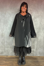 Load image into Gallery viewer, Mädchenglück exklusive Longweste Grau Schwarz Gr 40 bis 62