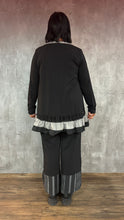 Lade das Bild in den Galerie-Viewer, Mädchenglück exklusive Tunika in Schwarz/Grau aus Stoffmix und Rüschen bis Größe 62