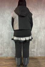 Load image into Gallery viewer, Mädchenglück exklusive Kurzweste gefüttert in Grau Schwarz Gr 40 bis 46