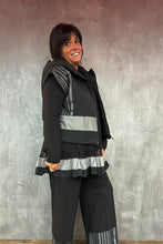 Load image into Gallery viewer, Mädchenglück exklusive Kurzweste gefüttert in Grau Schwarz Gr 40 bis 46