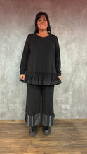 Lade das Bild in den Galerie-Viewer, Mädchenglück exklusive Tunika in Schwarz/Schwarz aus Stoffmix und Rüschen bis Größe 62