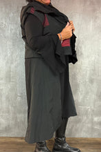 Load image into Gallery viewer, Mädchenglück exklusive Kurzweste gefüttert in Bordeaux Schwarz Gr 40 bis 46