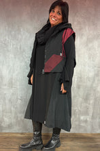 Load image into Gallery viewer, Mädchenglück exklusive Kurzweste gefüttert in Bordeaux Schwarz Gr 40 bis 46