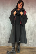 Load image into Gallery viewer, Mädchenglück exklusive Kurzweste gefüttert in Bordeaux Schwarz Gr 40 bis 46