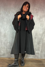 Load image into Gallery viewer, Mädchenglück exklusive Kurzweste gefüttert in Bordeaux Schwarz Gr 40 bis 46