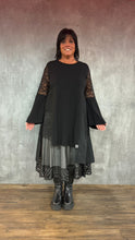 Load image into Gallery viewer, Mädchenglück exklusive Longtunika Kleid mit Spitze und Memory Taft