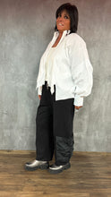 Lade das Bild in den Galerie-Viewer, H4 Blusenjacke in Weiss mit Reißverschluss