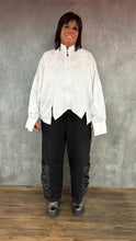 Lade das Bild in den Galerie-Viewer, H4 Blusenjacke in Weiss mit Reißverschluss