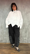 Lade das Bild in den Galerie-Viewer, H4 Blusenjacke in Weiss mit Reißverschluss
