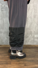 Load image into Gallery viewer, Mädchenglück Hose in 3 Größen in Grau mit Memory Taft Einsatz