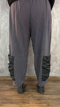 Load image into Gallery viewer, Mädchenglück Hose in 3 Größen in Grau mit Memory Taft Einsatz