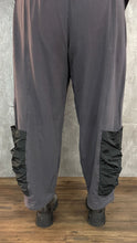 Load image into Gallery viewer, Mädchenglück Hose in 3 Größen in Grau mit Memory Taft Einsatz
