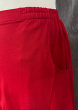 Load image into Gallery viewer, Mädchenglück Hose in 3 Größen in Rot mit Memory Taft Einsatz