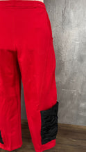 Load image into Gallery viewer, Mädchenglück Hose in 3 Größen in Rot mit Memory Taft Einsatz