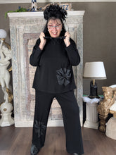 Load image into Gallery viewer, CN-G Oversize Hoodie mit Blumemapplikation aus veganem Leder Größe 44 bis 64